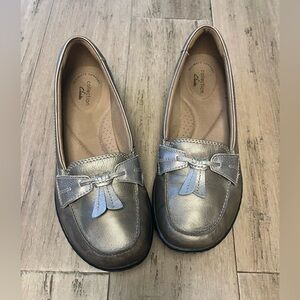 Clarks Collection pale gold leather loafers. Size 7.5